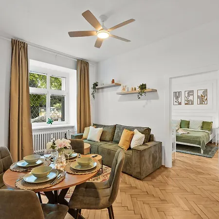 Elegant Old Town 2br With Parking * 브라티슬라바