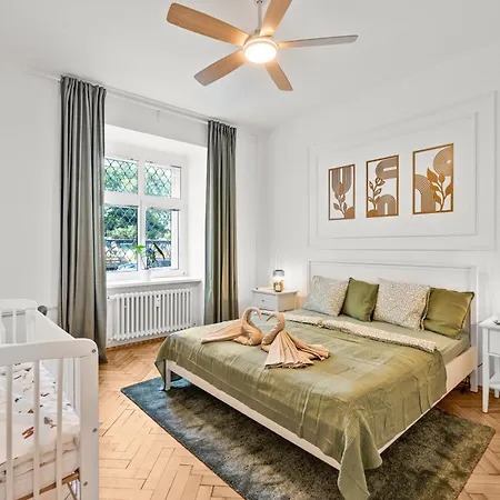 아파트 Elegant Old Town 2br With Parking
