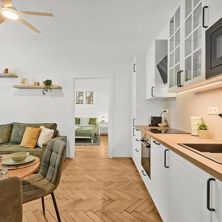 아파트 Elegant Old Town 2br With Parking