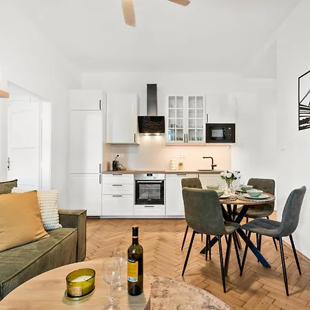 아파트 Elegant Old Town 2br With Parking 브라티슬라바