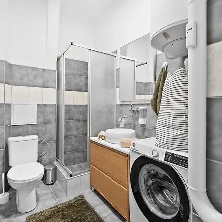 Elegant Old Town 2br With Parking 아파트