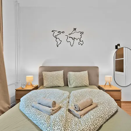 Elegant Old Town 2br With Parking 아파트 *